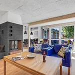 Stunning In With Kitchen Hébergement de vacances *